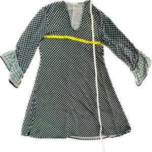 Max Studio V-Neck Shift Dress - XL - 3/4 sleeve with flutter detail